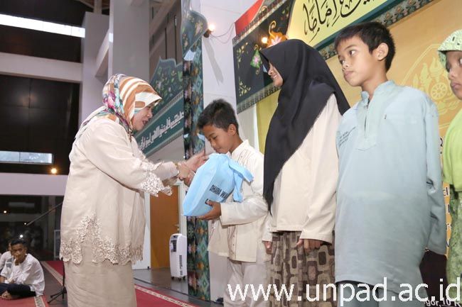 Unpad Gelar Buka Puasa Bersama Civitas Academica dan Anak-anak Yatim Piatu