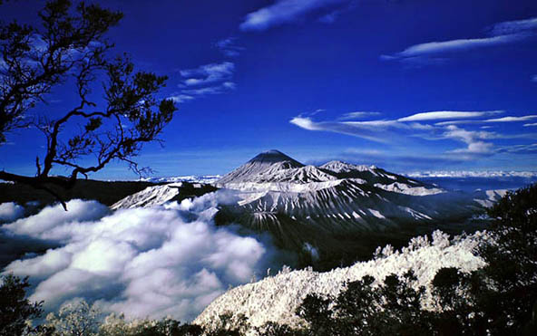 5 Misteri Unik Gunung Jayawijaya