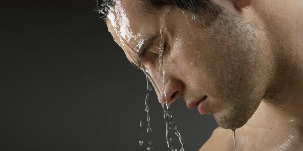 Bahaya Mandi Malam Bagi Kesehatan Tubuh