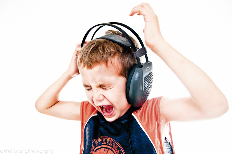 4 Bahaya Pemakaian Headset Terus Menerus