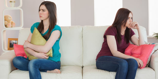 KENAPA WANITA SALING MEMBENCI SESAMA