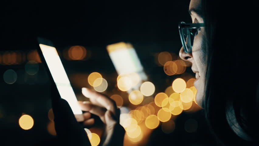 Bahaya cahaya pada layar ponsel ketika malam hari!!