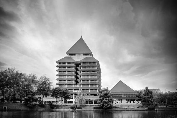 #KAMIS MISTIS02 - Kisah-kisah Misteri di Kampus UI. Mulai dari Kereta Hantu Sampai Perempuan Gantung Diri!!