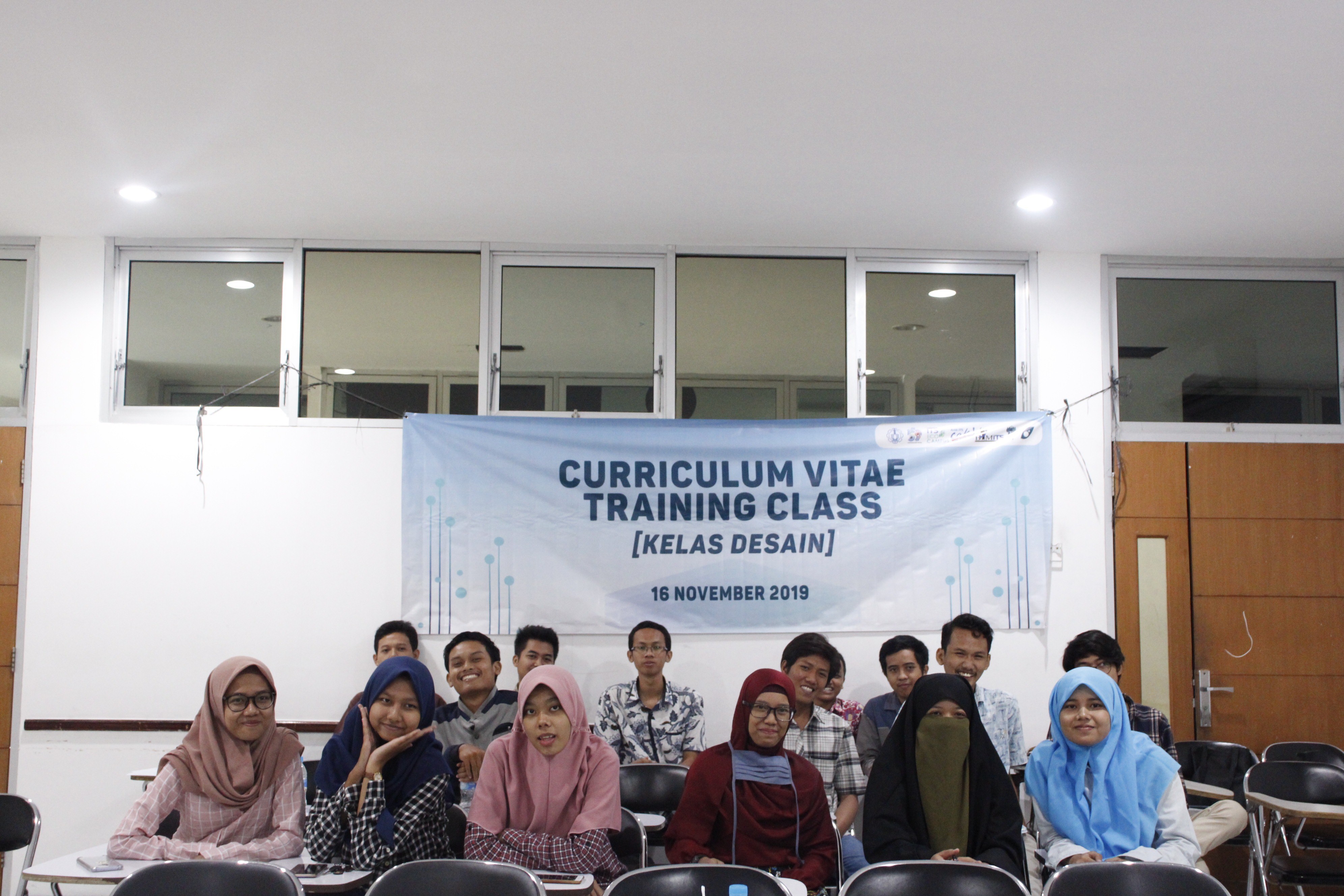 Persiapkan Dunia Kerja dengan CV Training Class ...