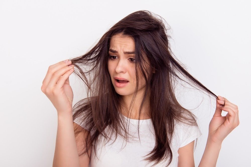 Rambut Mudah Patah? Cari Tahu Penyebabnya!