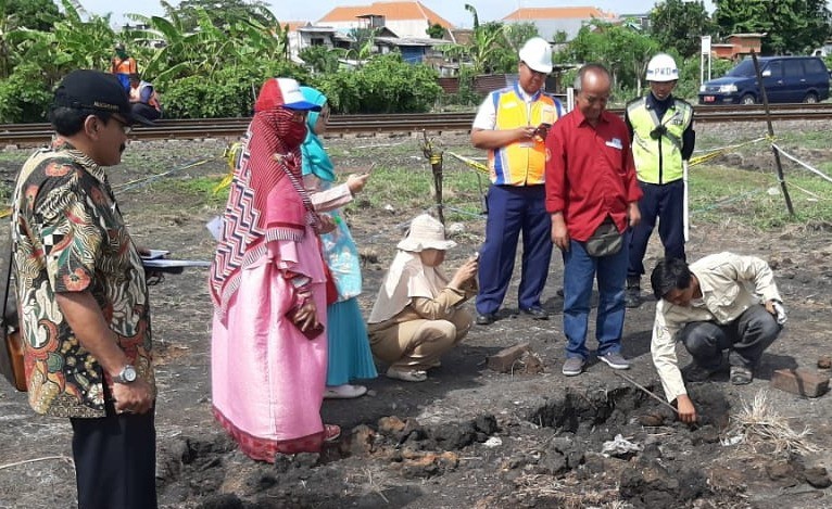 Tanah Berasap di Dipo Sidotopo, Tim ITS Lakukan Survei Bersama